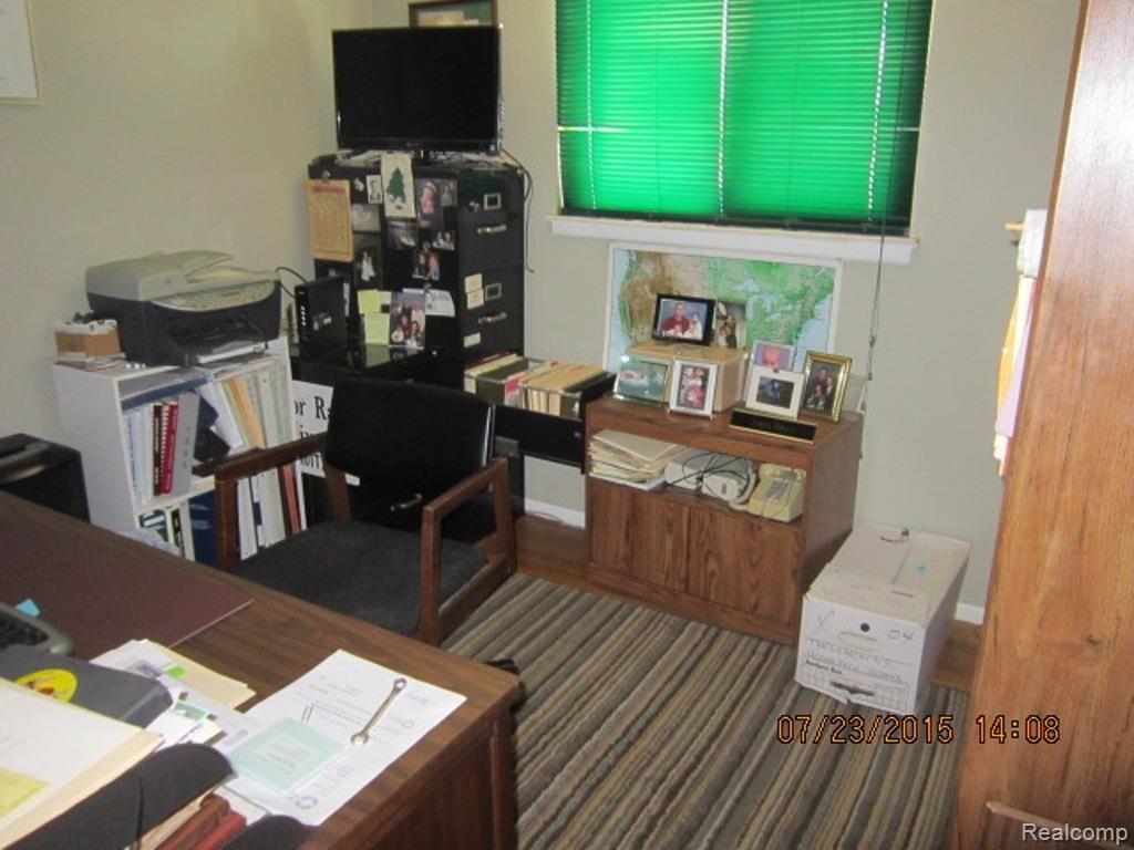 29253 Merrick Warren, MI 48092 - Photo 11 of 29 Bedroom.office 017