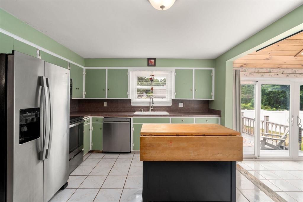 25 Wilson Street Beverly, MA 01915 - Photo 13 of 30