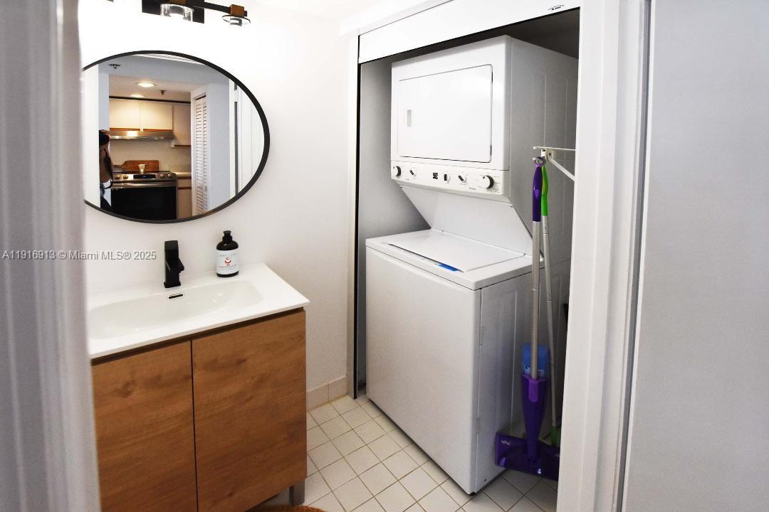 540 Brickell Key Drive, Unit 1120 Miami, FL 33131 - Photo 11 of 36