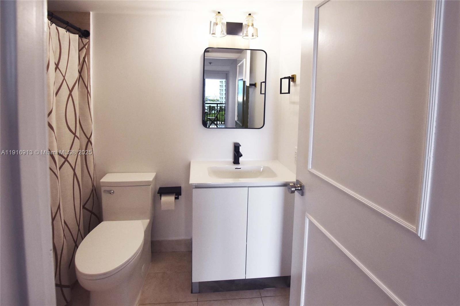 540 Brickell Key Drive, Unit 1120 Miami, FL 33131 - Photo 15 of 36 Primary bathrom