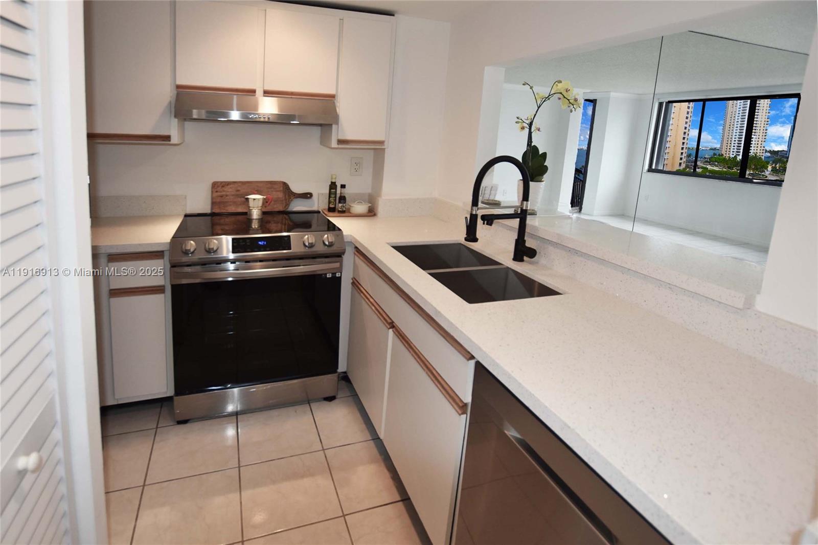 540 Brickell Key Drive, Unit 1120 Miami, FL 33131 - Photo 8 of 36