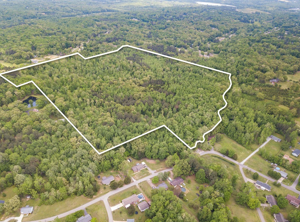 876 Flatwoods Road Camden, TN 38320 - Photo 3 of 47 a picture of a tennis court