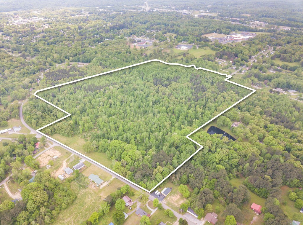 876 Flatwoods Road Camden, TN 38320 - Photo 4 of 47 a view of a tennis court