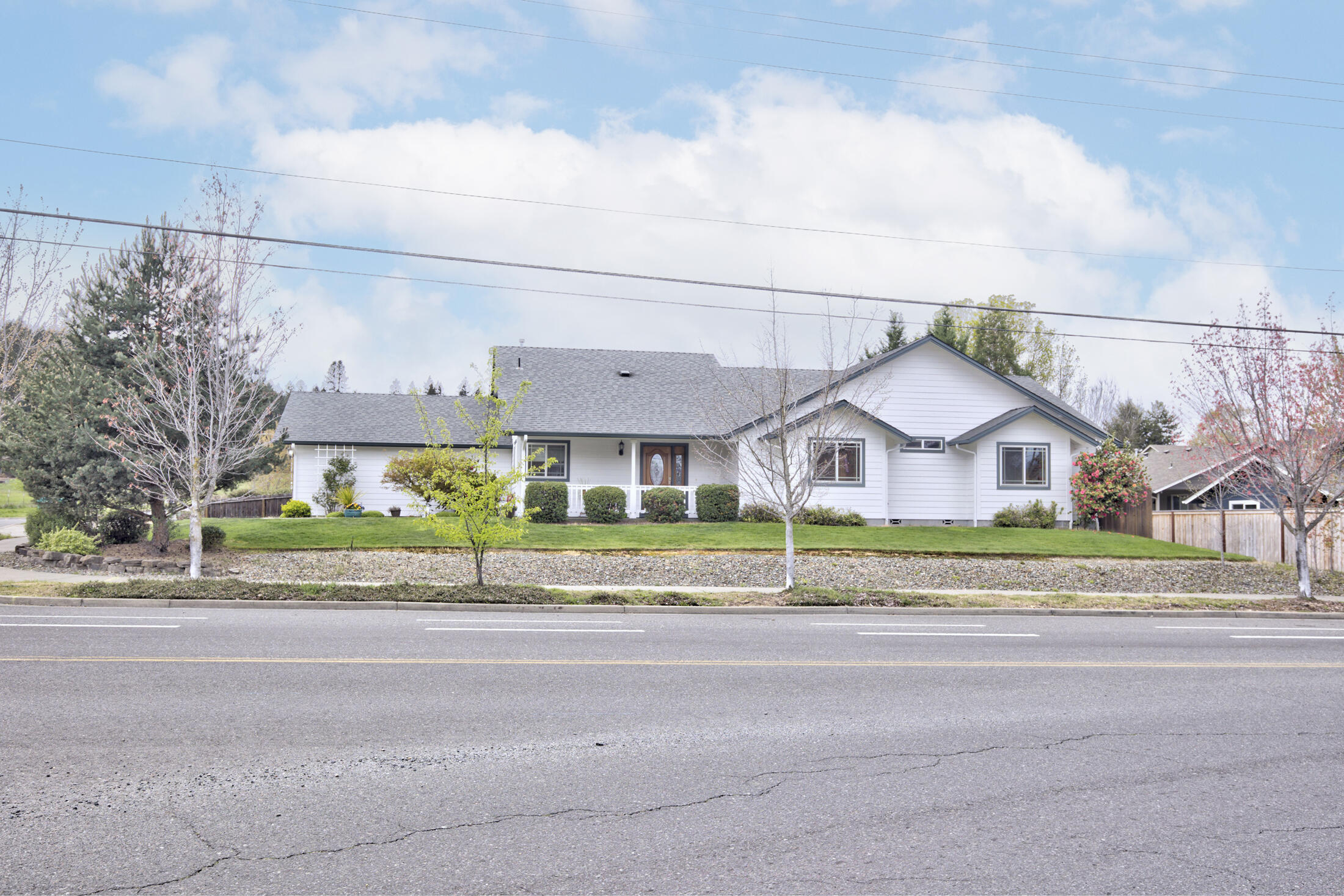1507 West Harbeck Road Grants Pass, OR 97527 - Photo 5 of 27 0R1A6246_47_48_49_50
