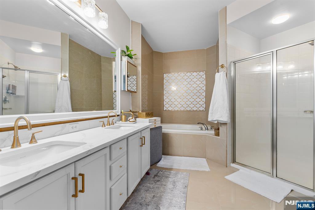9203 Ravenscroft Road Clifton, NJ 07013 - Photo 8 of 16