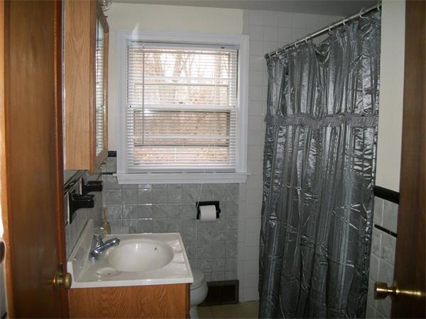 190 East Street Springfield, MA 01104 - Photo 3 of 5 a bathroom with a tub a sink and a window