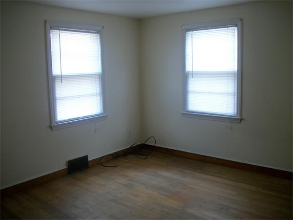 190 East Street Springfield, MA 01104 - Photo 5 of 5 an empty room with a window