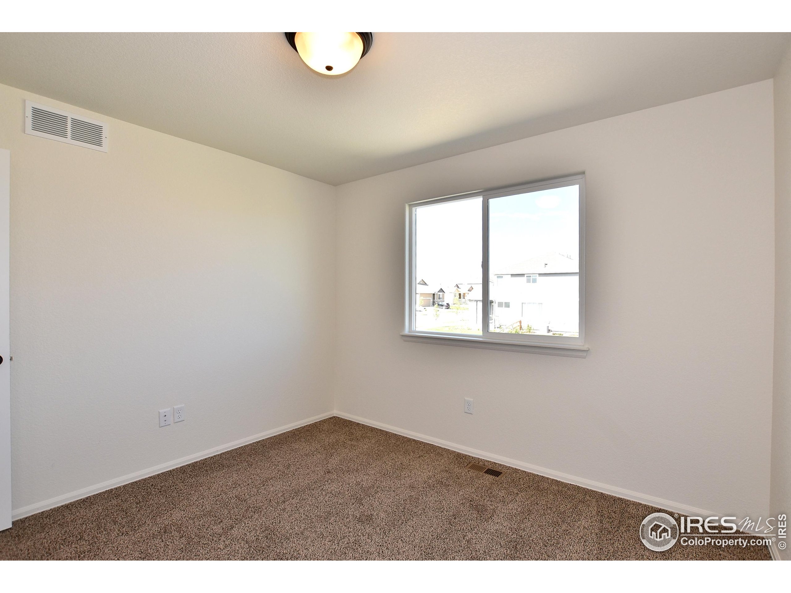620 87th Avenue Greeley, CO 80634 - Photo 34 of 39 an empty room with windows
