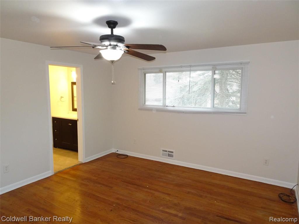 32015 Farmersville Road Farmington Hills, MI 48334 - Photo 23 of 57