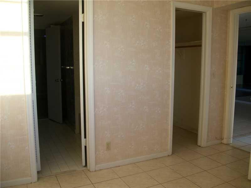 9949 Sandalfoot Boulevard, Unit 542 Boca Raton, FL 33428 - Photo 4 of 8 a view of an empty room