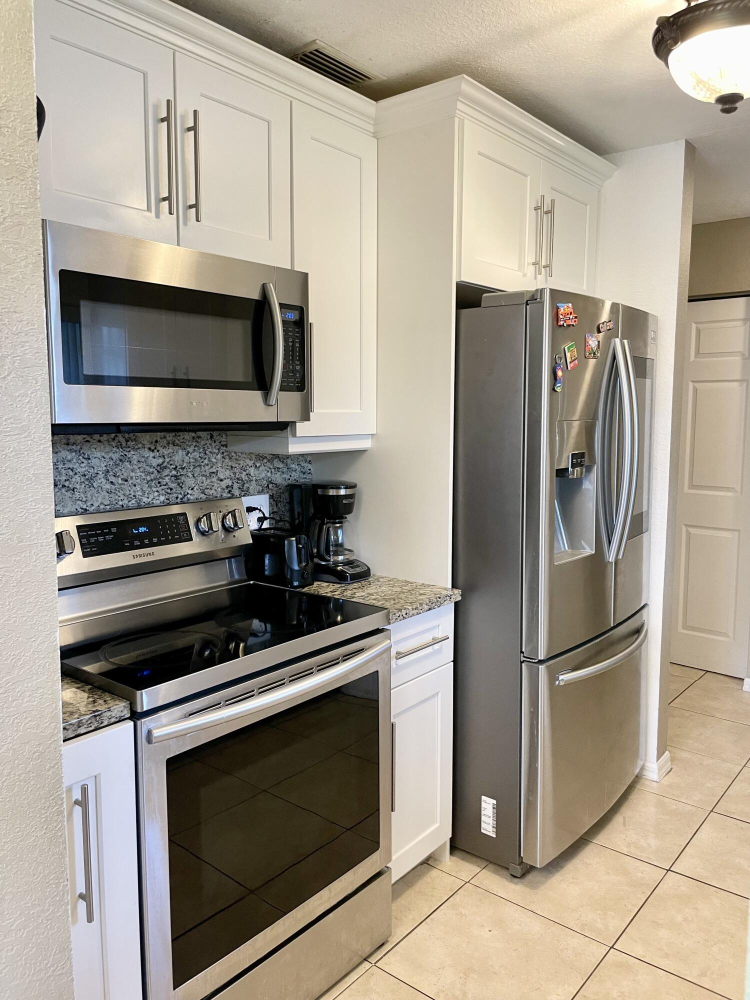 6644 4th Street Jupiter, FL 33458 - Photo 3 of 24 6644 KITCHEN