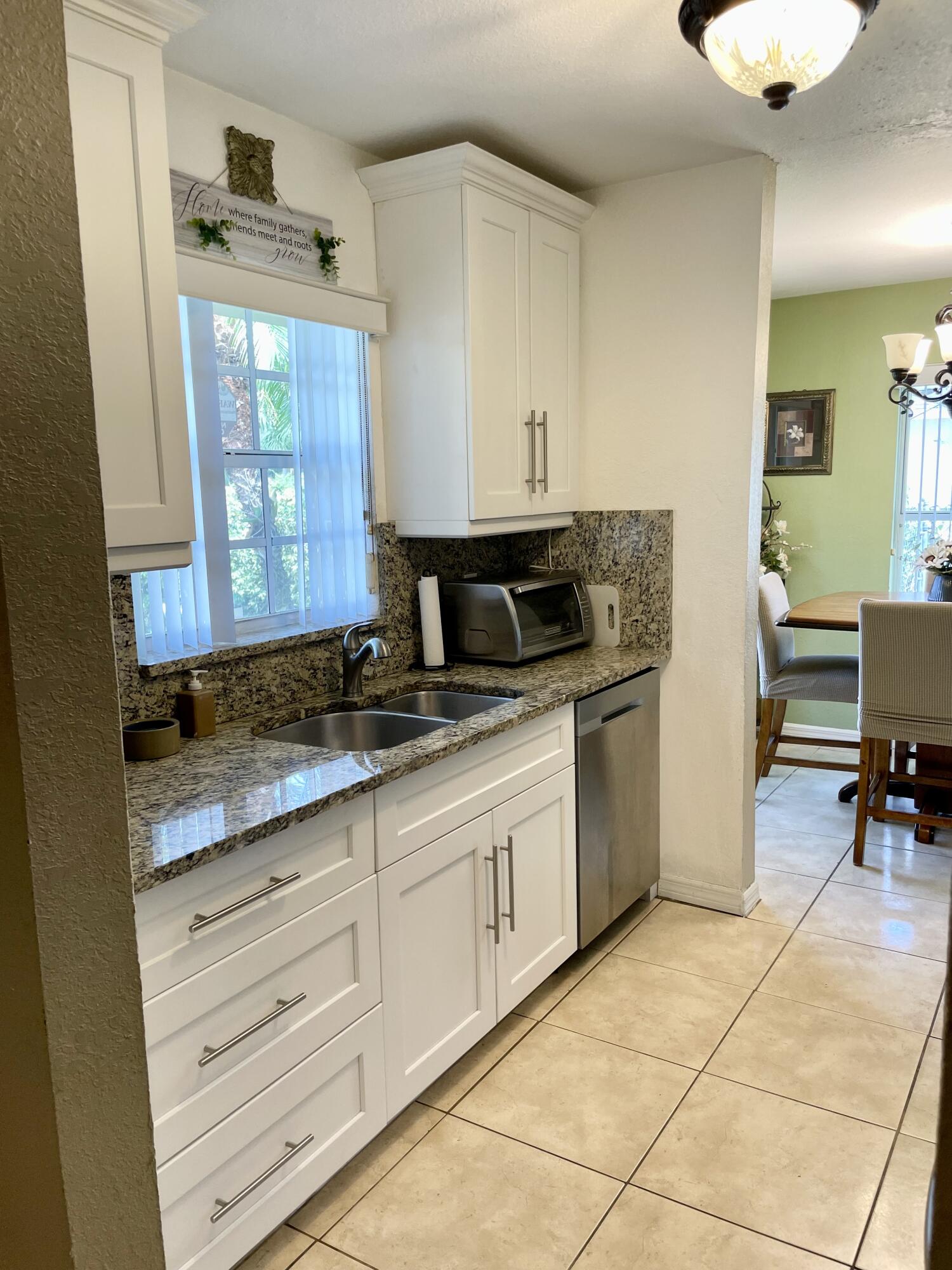 6644 4th Street Jupiter, FL 33458 - Photo 4 of 24 6644 KITCHEN