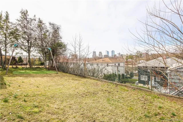 a view of a yard with a house