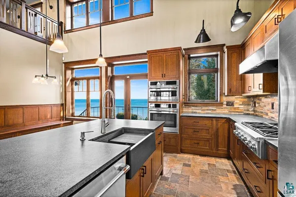$1,395,000 | 5220 London Road, Duluth, MN 55804