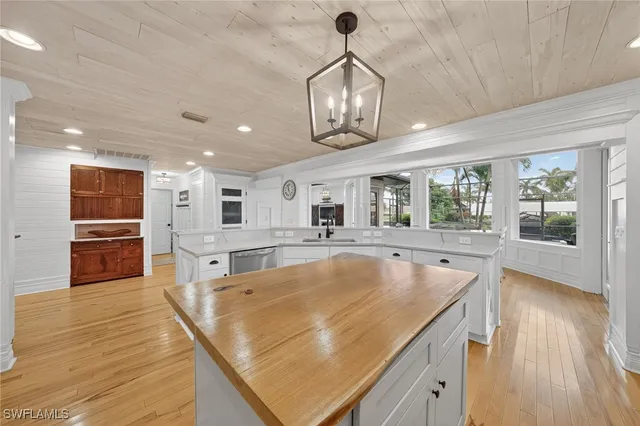 $1,399,000 | 1041 South Town And River Drive, Fort Myers, FL 33919