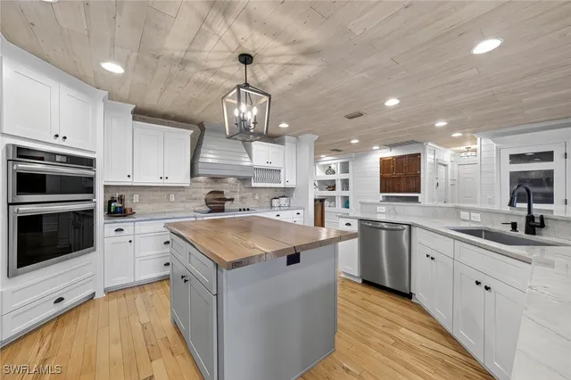 $1,399,000 | 1041 South Town And River Drive, Fort Myers, FL 33919