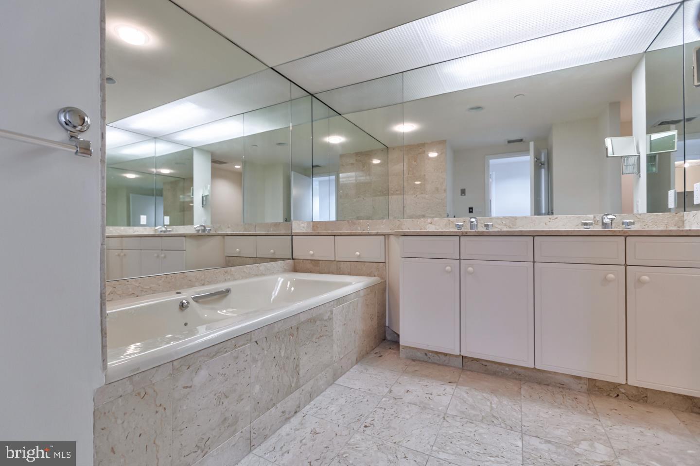 202-10 West Rittenhouse Square, Unit 1705 Philadelphia, PA 19103 - Photo 13 of 28 a large bathroom with a large tub and sink