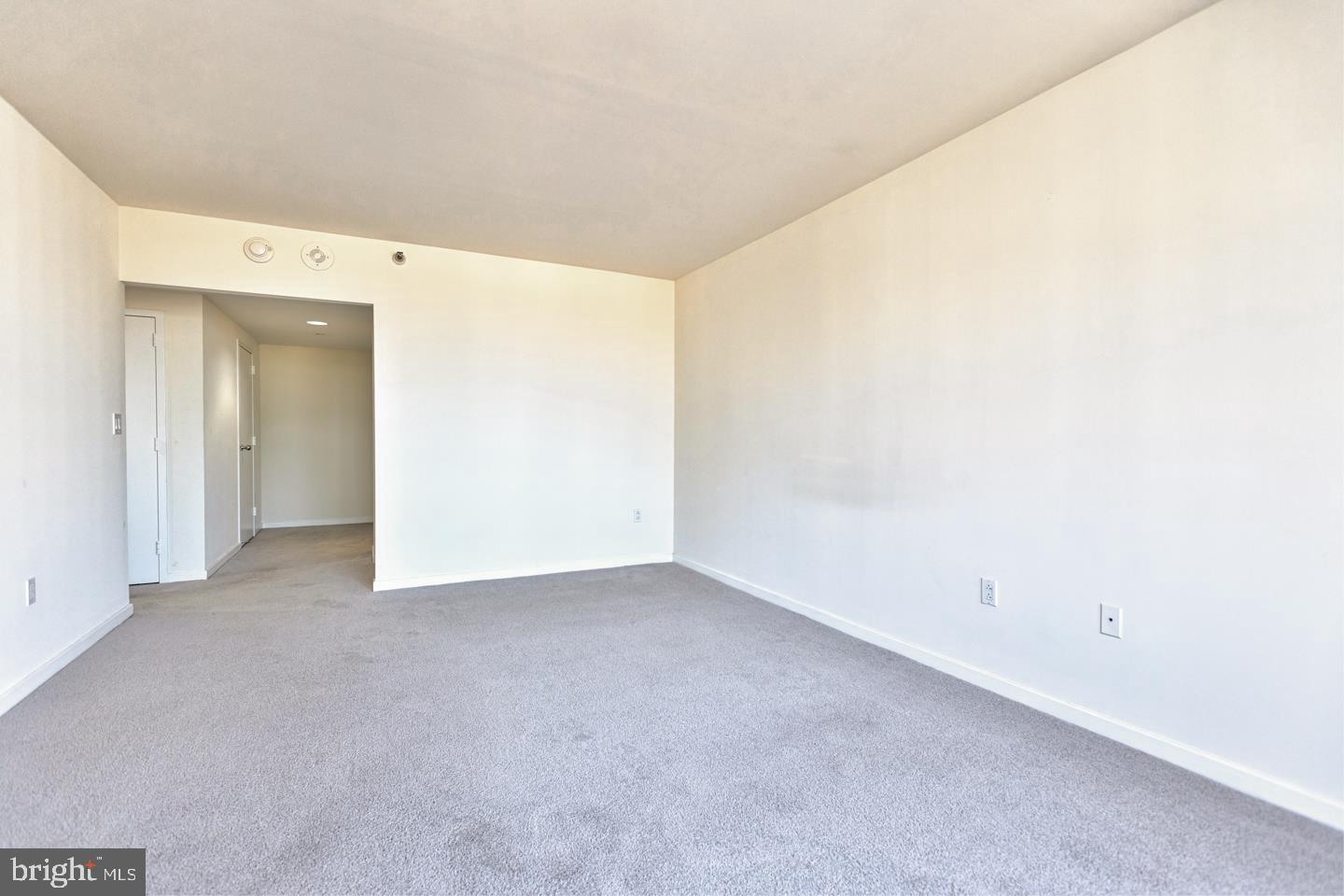 202-10 West Rittenhouse Square, Unit 1705 Philadelphia, PA 19103 - Photo 9 of 28 a view of an empty room