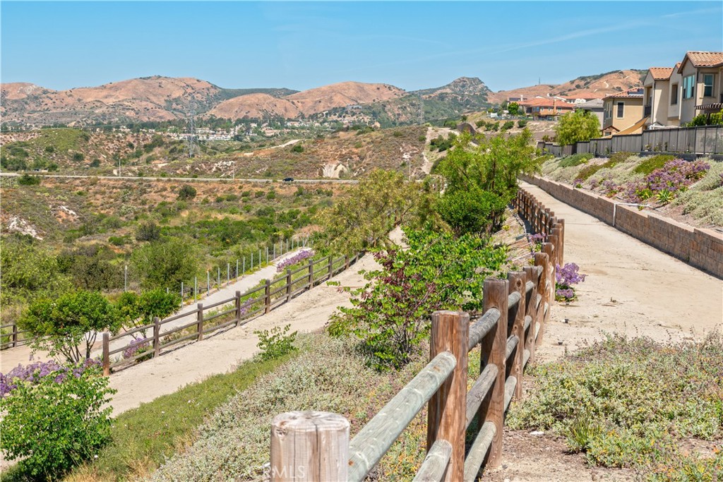 609 Shadowbrook Lake Forest, CA 92610 - Photo 34 of 42