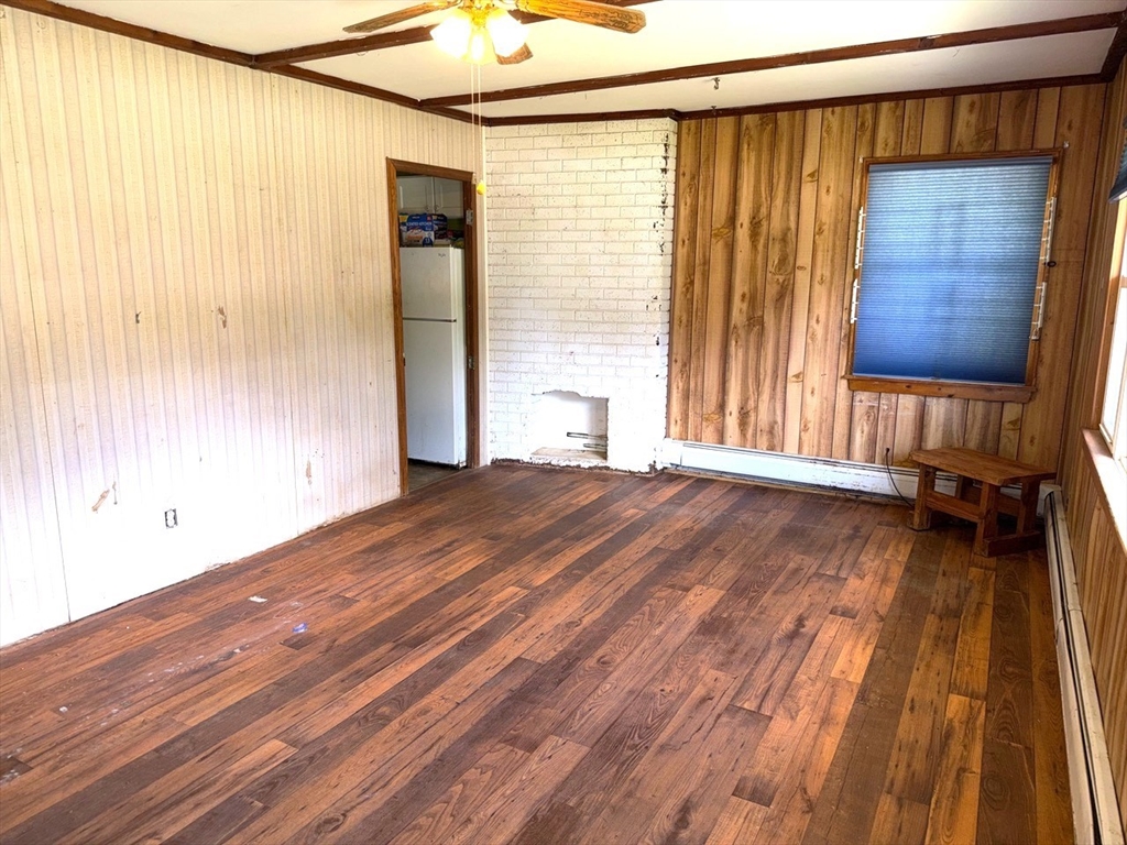 32 Crestmont Street Springfield, MA 01108 - Photo 5 of 34