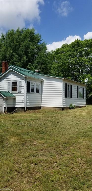 View of the left side of the home