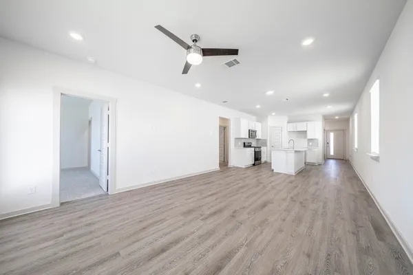 $1,800 | 225 New Hampton Way, San Marcos, TX 78666