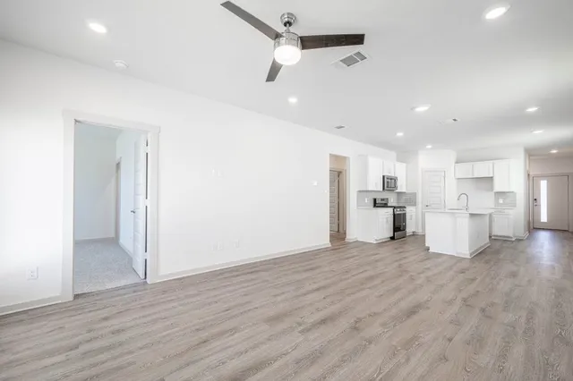 $1,800 | 225 New Hampton Way, San Marcos, TX 78666