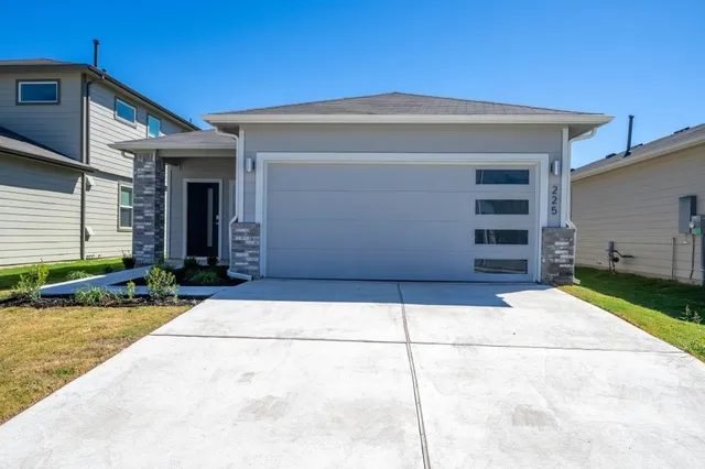 $1,800 | 225 New Hampton Way, San Marcos, TX 78666