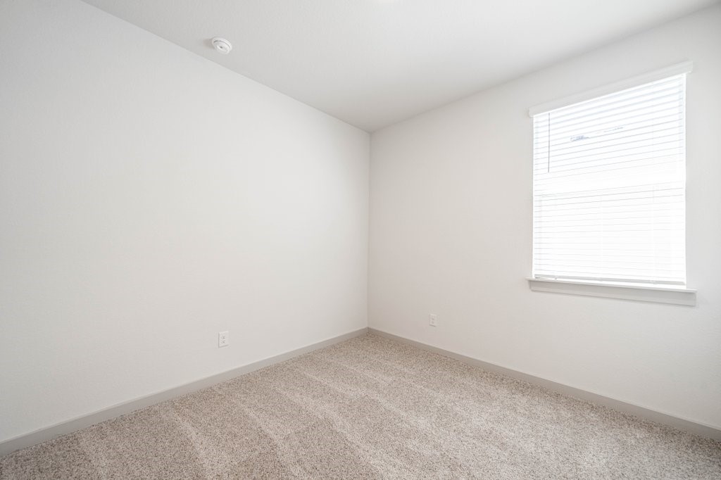 225 New Hampton Way San Marcos, TX 78666 - Photo 27 of 34 an empty room with a window