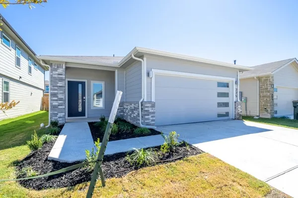 $1,800 | 225 New Hampton Way, San Marcos, TX 78666