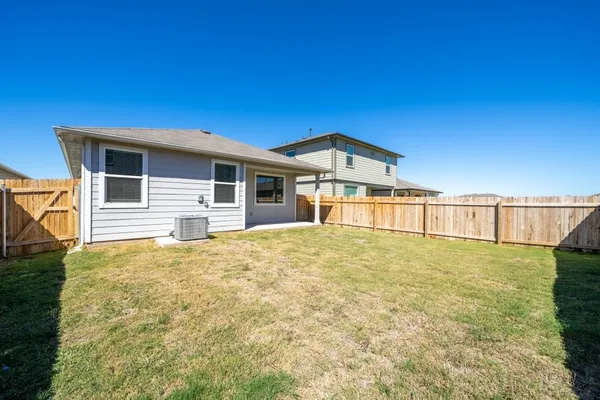 $1,800 | 225 New Hampton Way, San Marcos, TX 78666