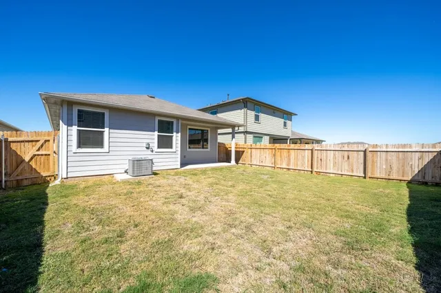 $1,800 | 225 New Hampton Way, San Marcos, TX 78666