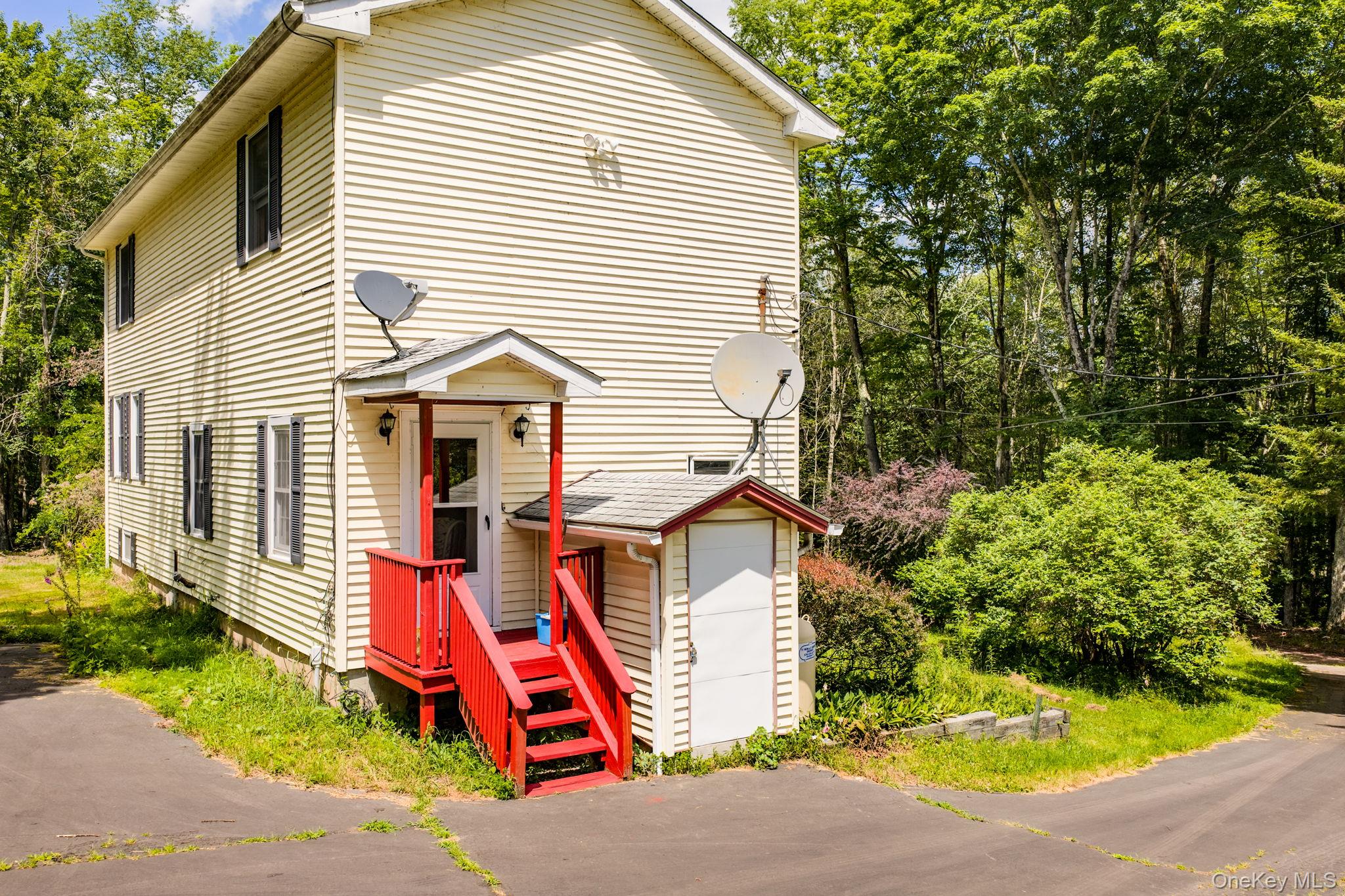 10 Hoffman Road Hankins, NY 12741 - Photo 7 of 46 Left side of house