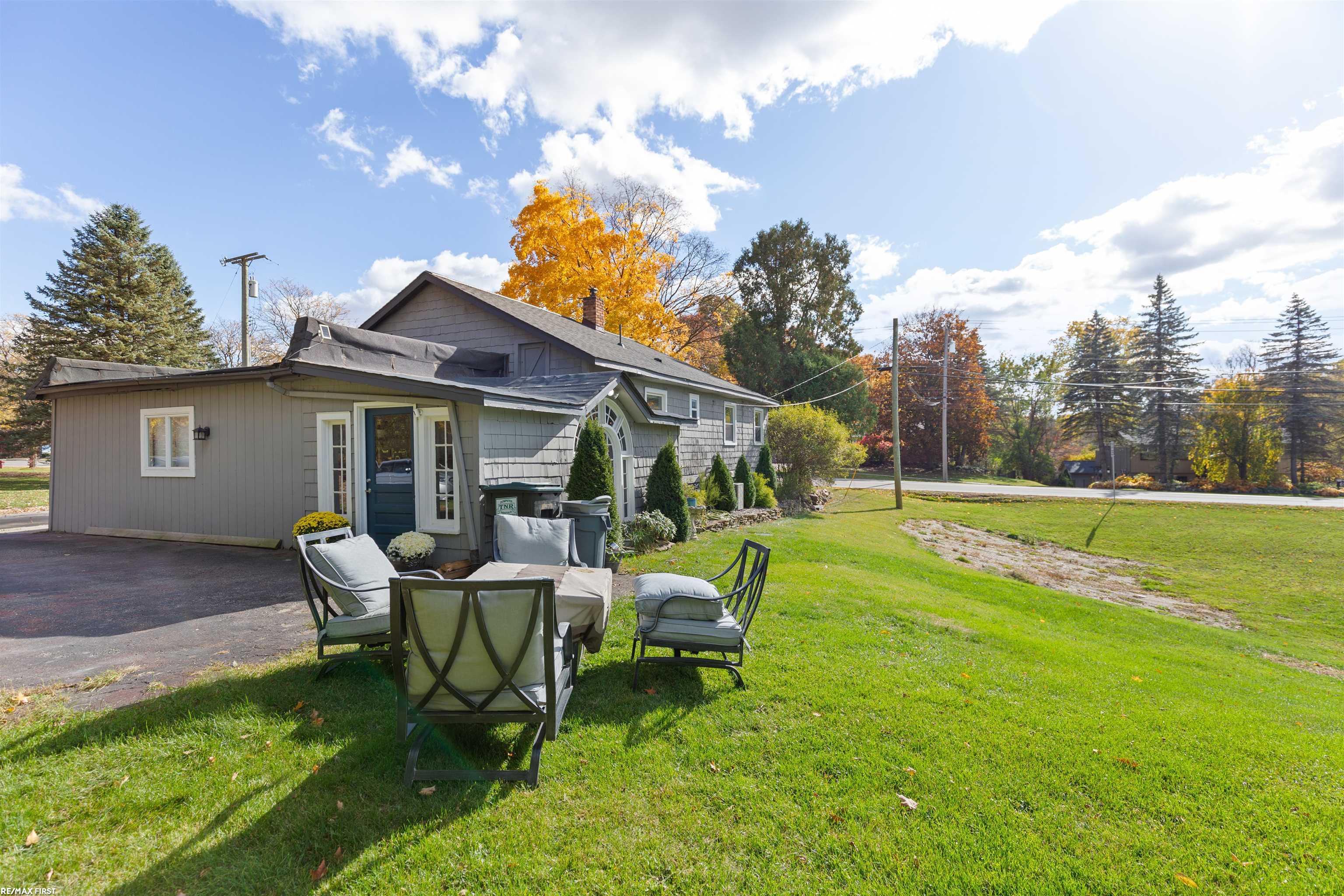 6504 Clarkston Road Clarkston, MI 48346 - Photo 5 of 22 50159787-f307ced1-f7bc-483a-b3ed-61219f46cec6.JPG