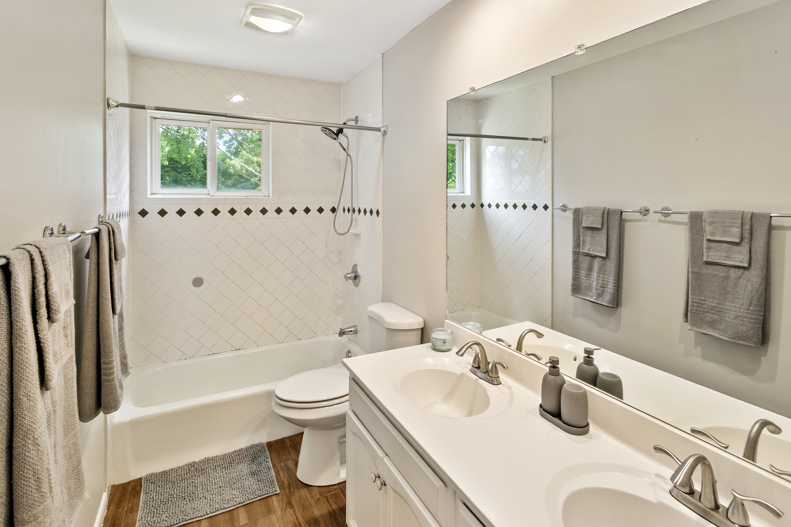 219 Countryside Lane Lindenhurst, IL 60046 - Photo 15 of 25