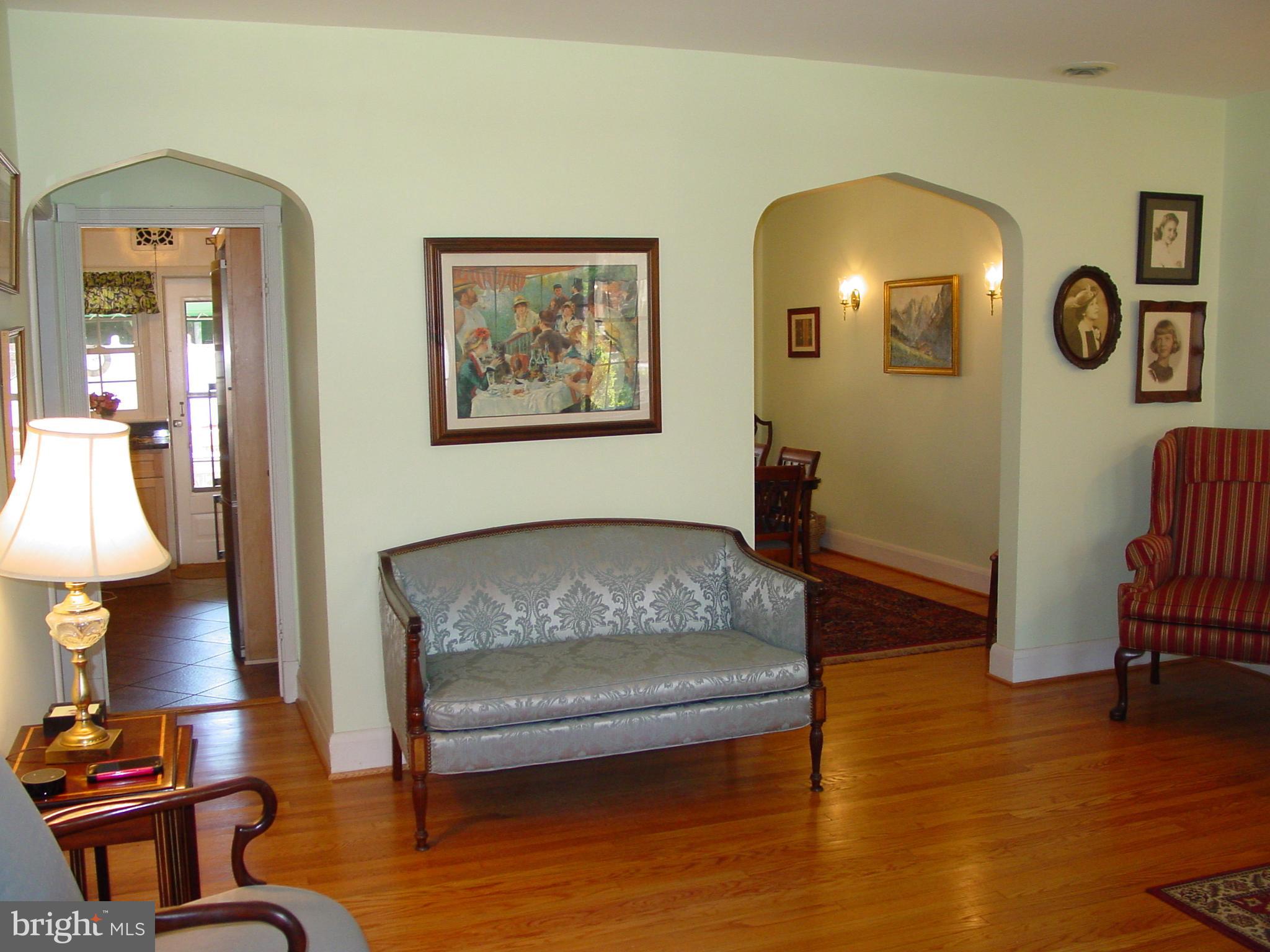 11 Dunkirk Road Baltimore, MD 21212 - Photo 2 of 30 Living Room