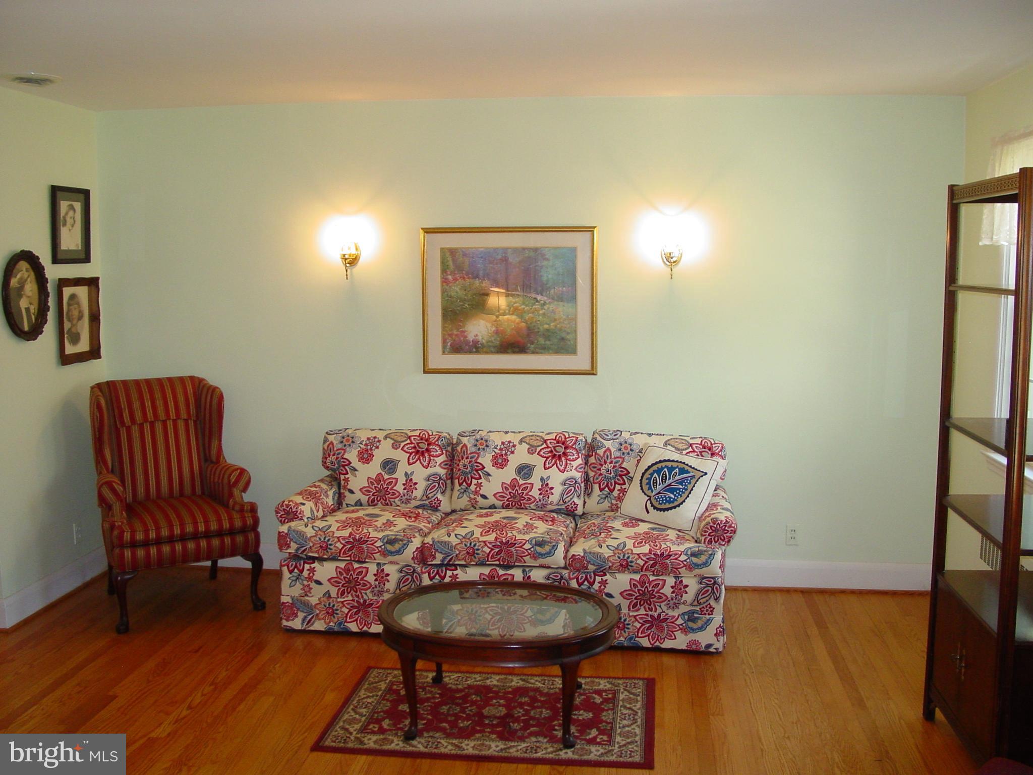 11 Dunkirk Road Baltimore, MD 21212 - Photo 3 of 30 Living Room