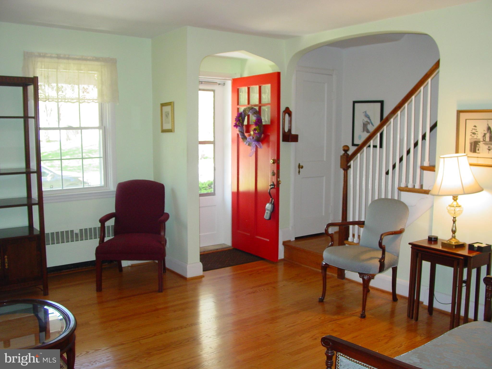 11 Dunkirk Road Baltimore, MD 21212 - Photo 4 of 30 Living Room Foyer
