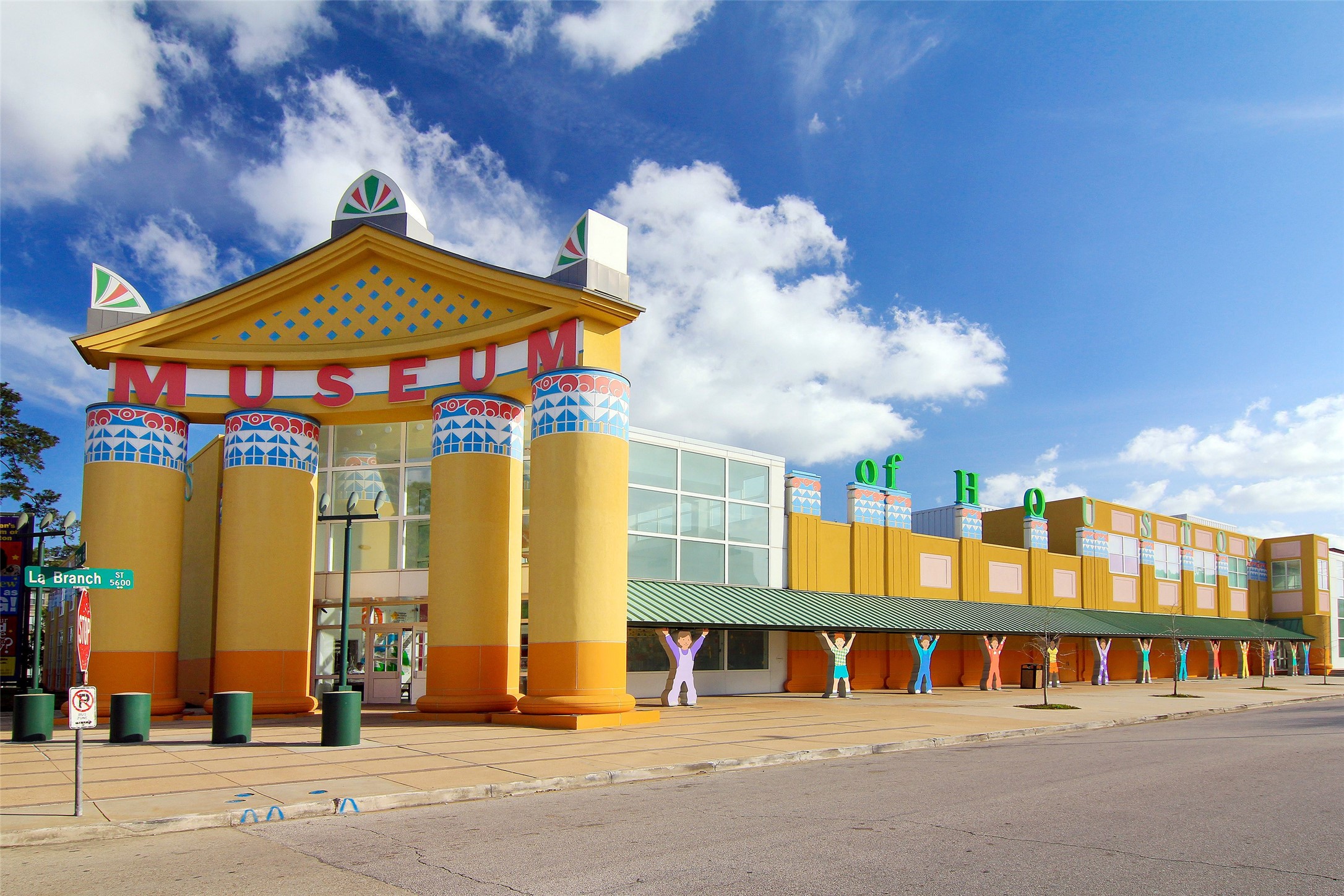 5218 Crawford Street Houston, TX 77004 - Photo 20 of 22 a view of a building with a street