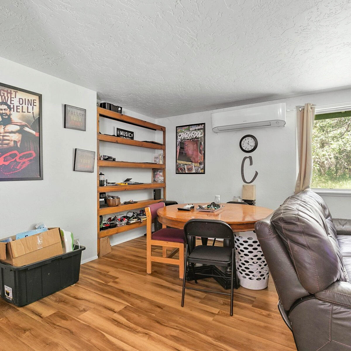 824 Tetherow Road Williams, OR 97544 - Photo 8 of 20 Living room