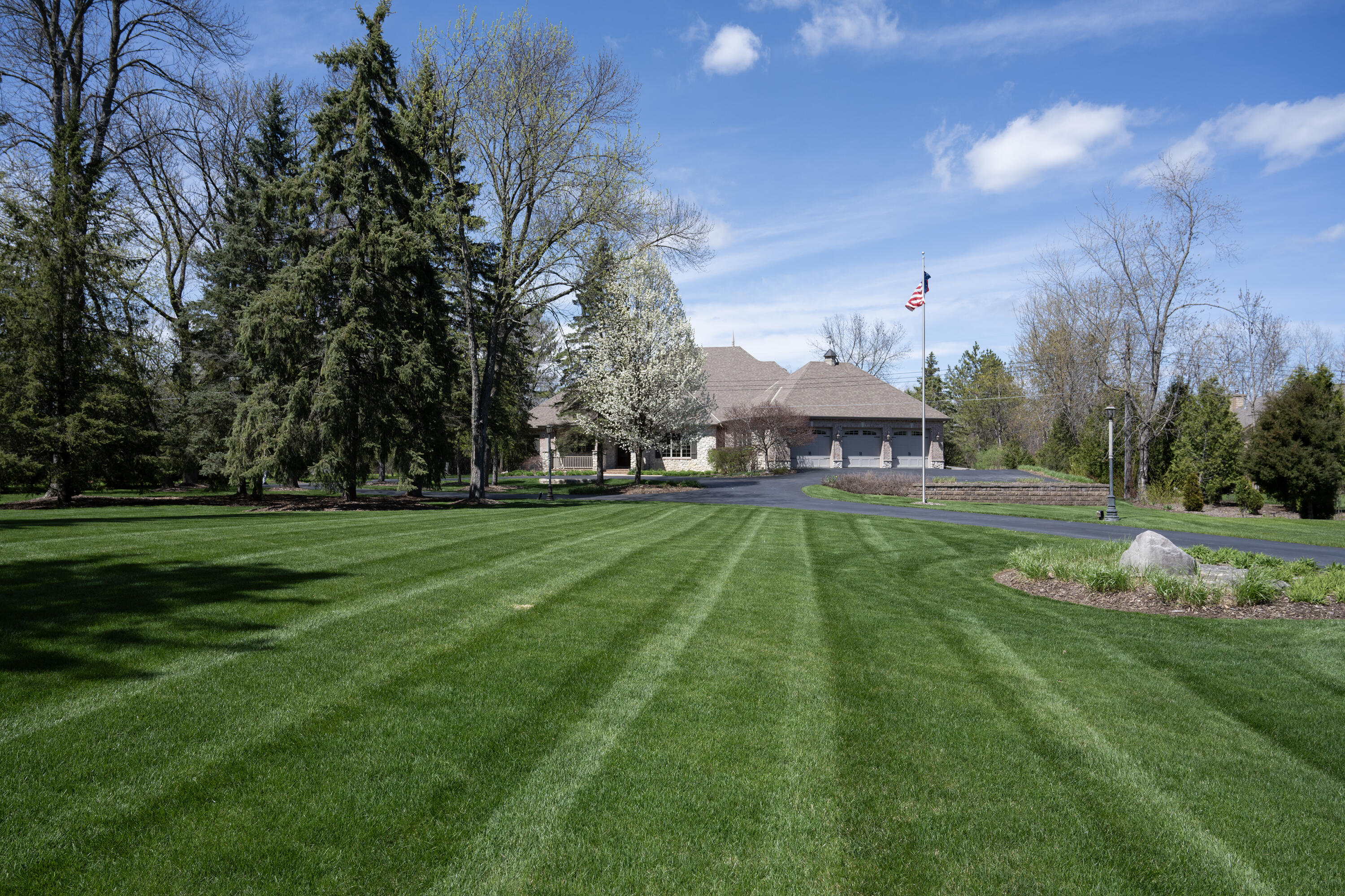 1512 West County Line Road Mequon, WI 53092 - Photo 11 of 69 Yard_6