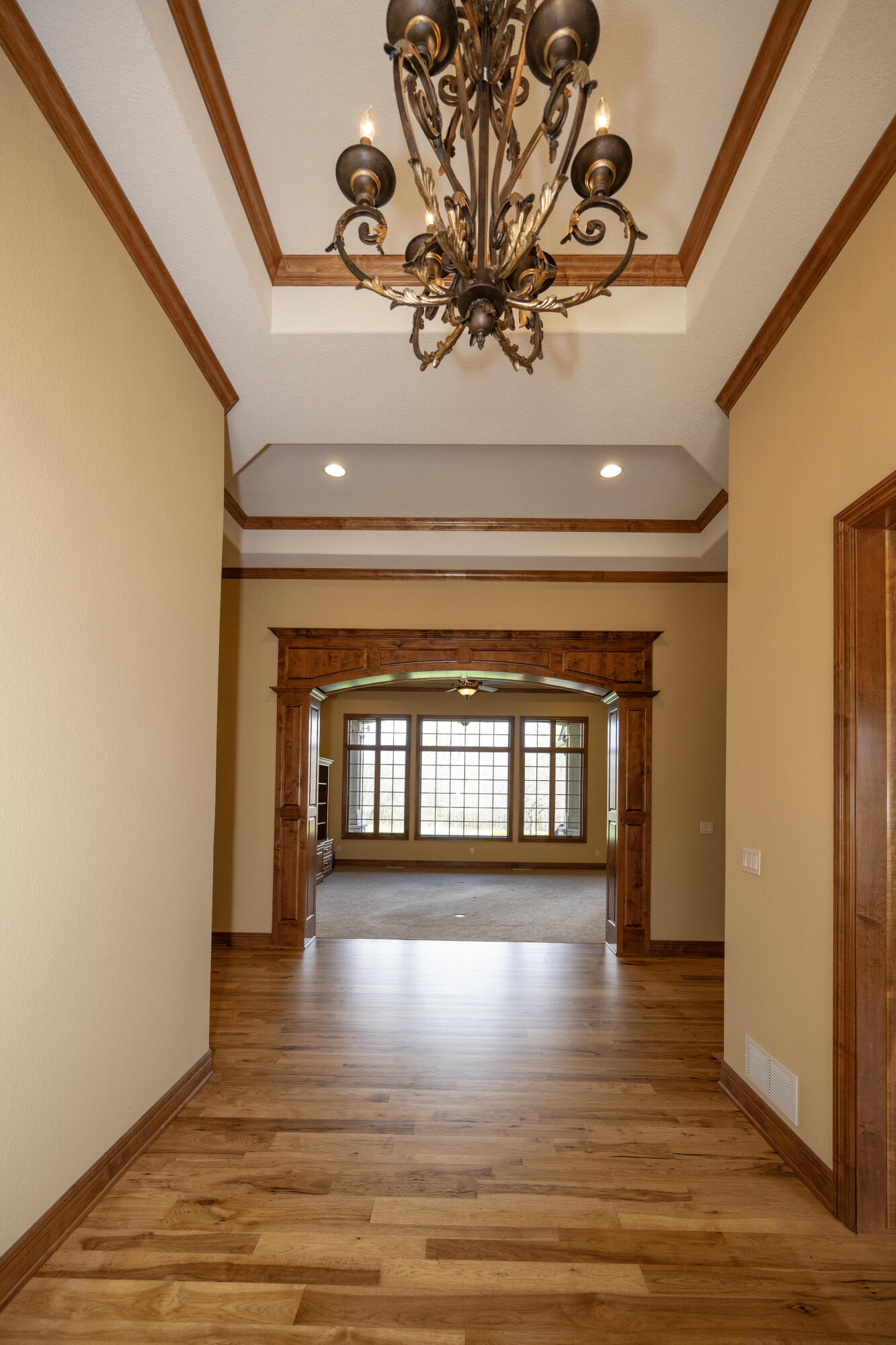 1512 West County Line Road Mequon, WI 53092 - Photo 20 of 69 Foyer_3