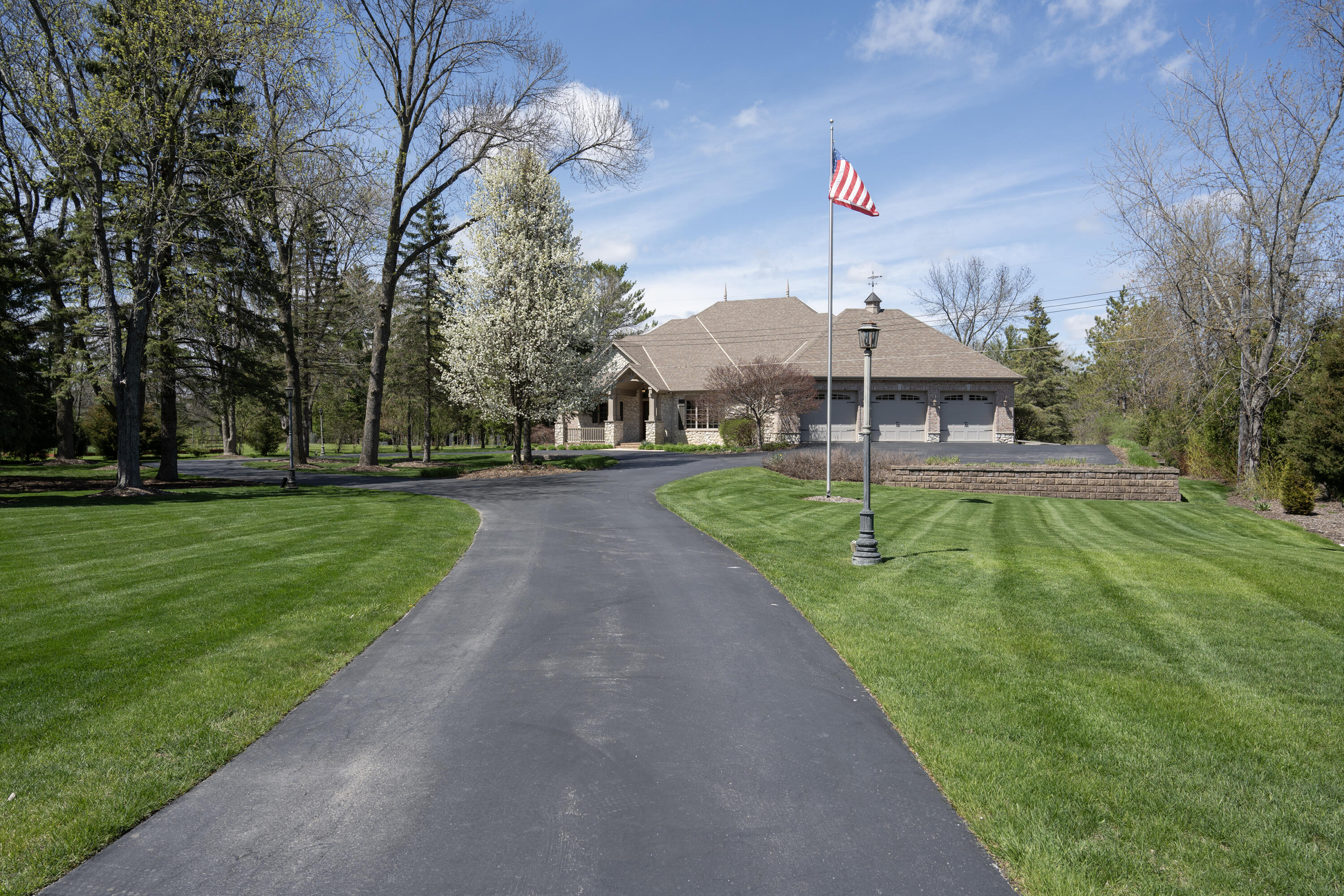 1512 West County Line Road Mequon, WI 53092 - Photo 3 of 69 Ext_11