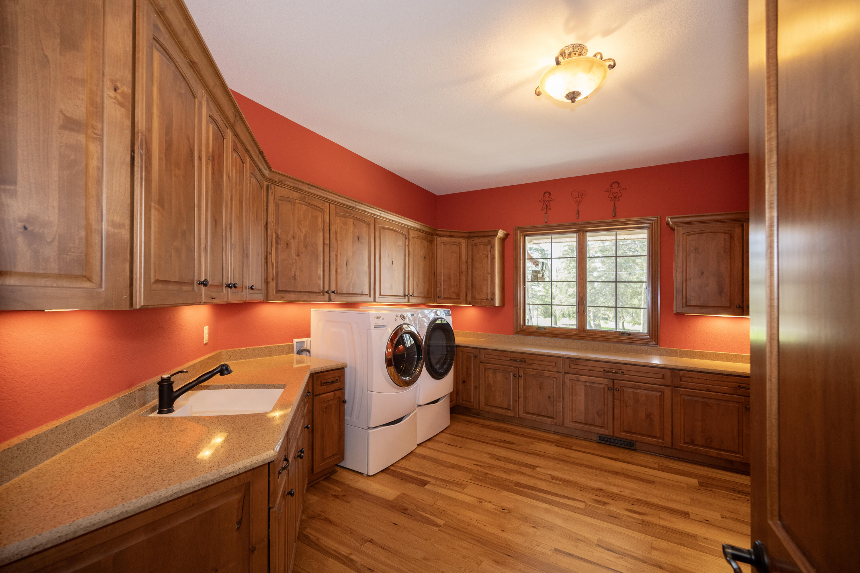 1512 West County Line Road Mequon, WI 53092 - Photo 43 of 69 Laundry_4