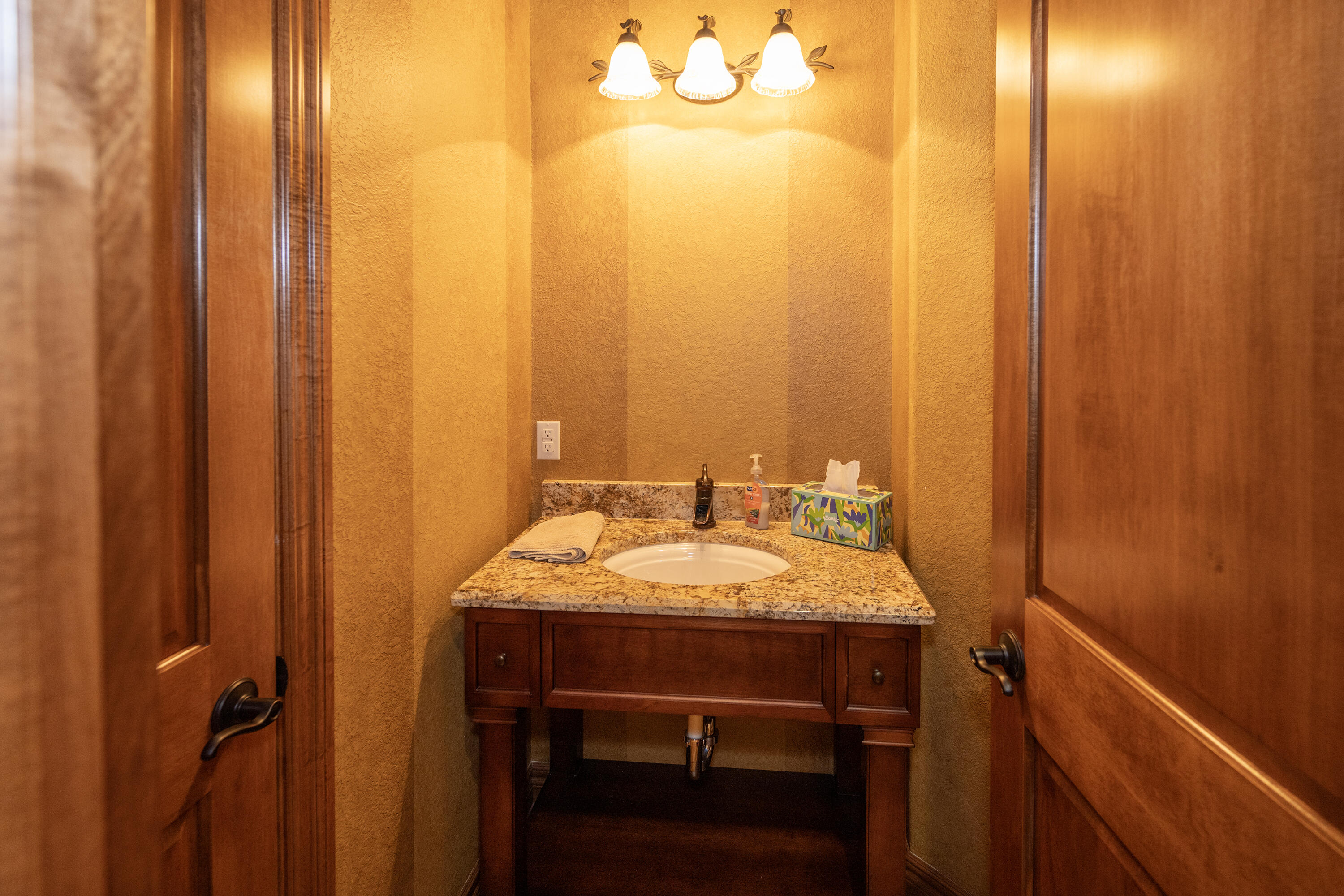 1512 West County Line Road Mequon, WI 53092 - Photo 47 of 69 Powder Rm