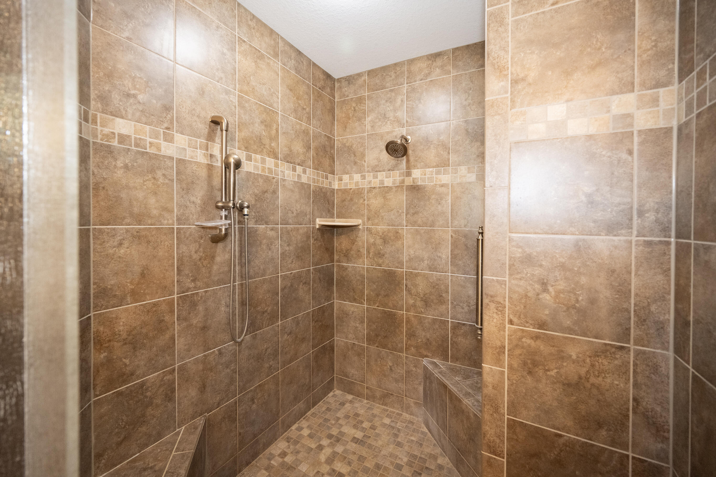 1512 West County Line Road Mequon, WI 53092 - Photo 49 of 69 Master Bath_2