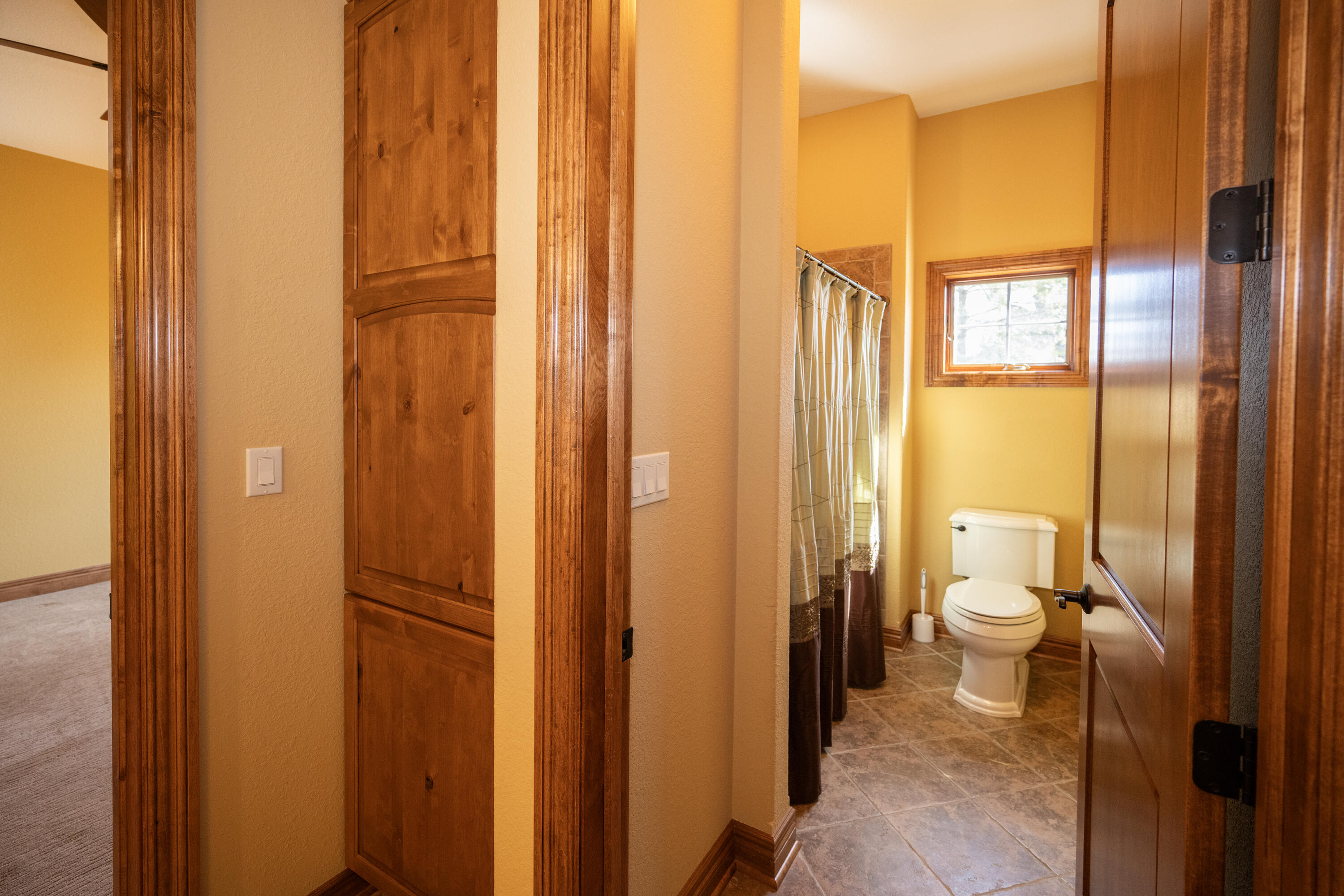 1512 West County Line Road Mequon, WI 53092 - Photo 58 of 69 Shared bath_1