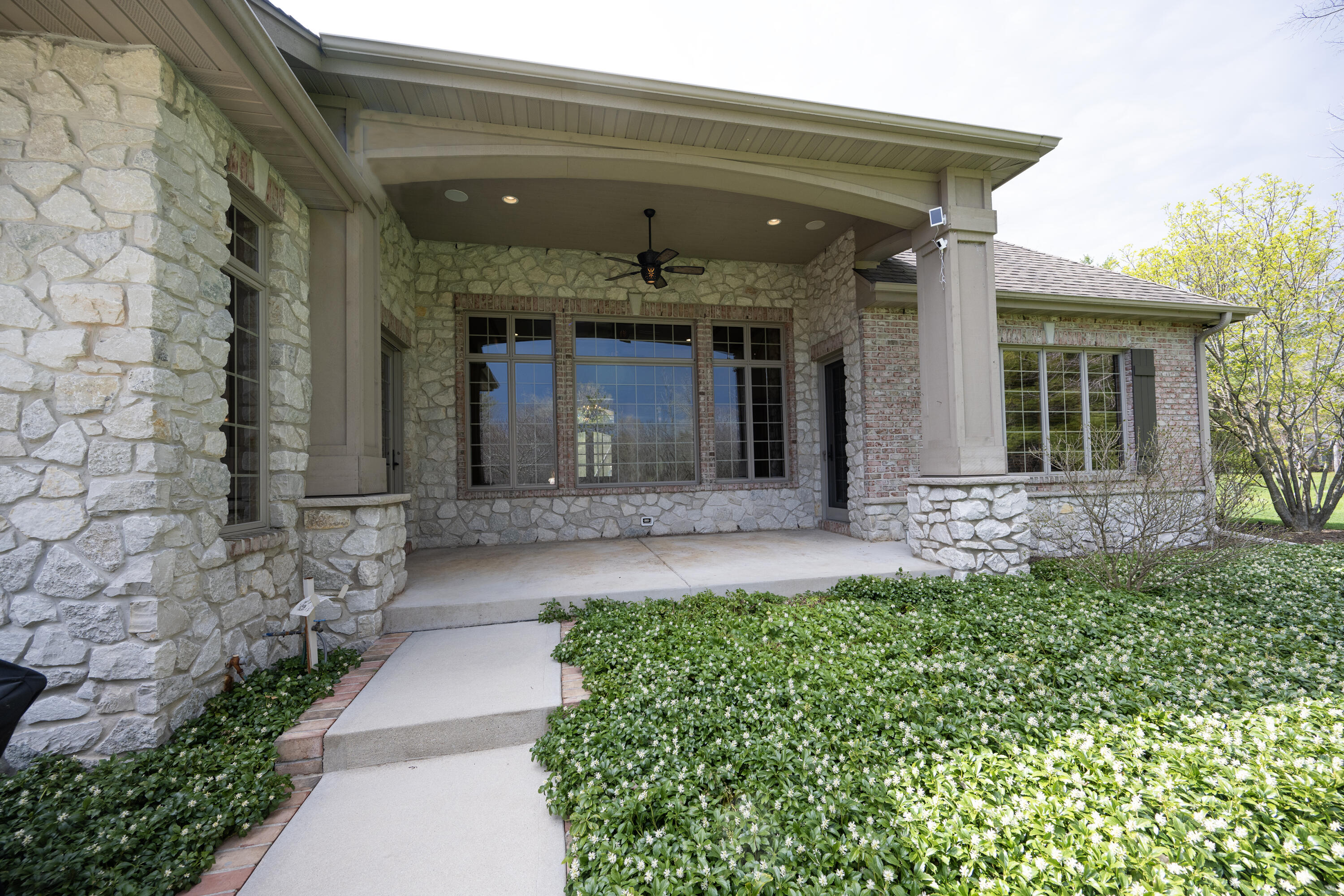 1512 West County Line Road Mequon, WI 53092 - Photo 6 of 69 Cov porch_2