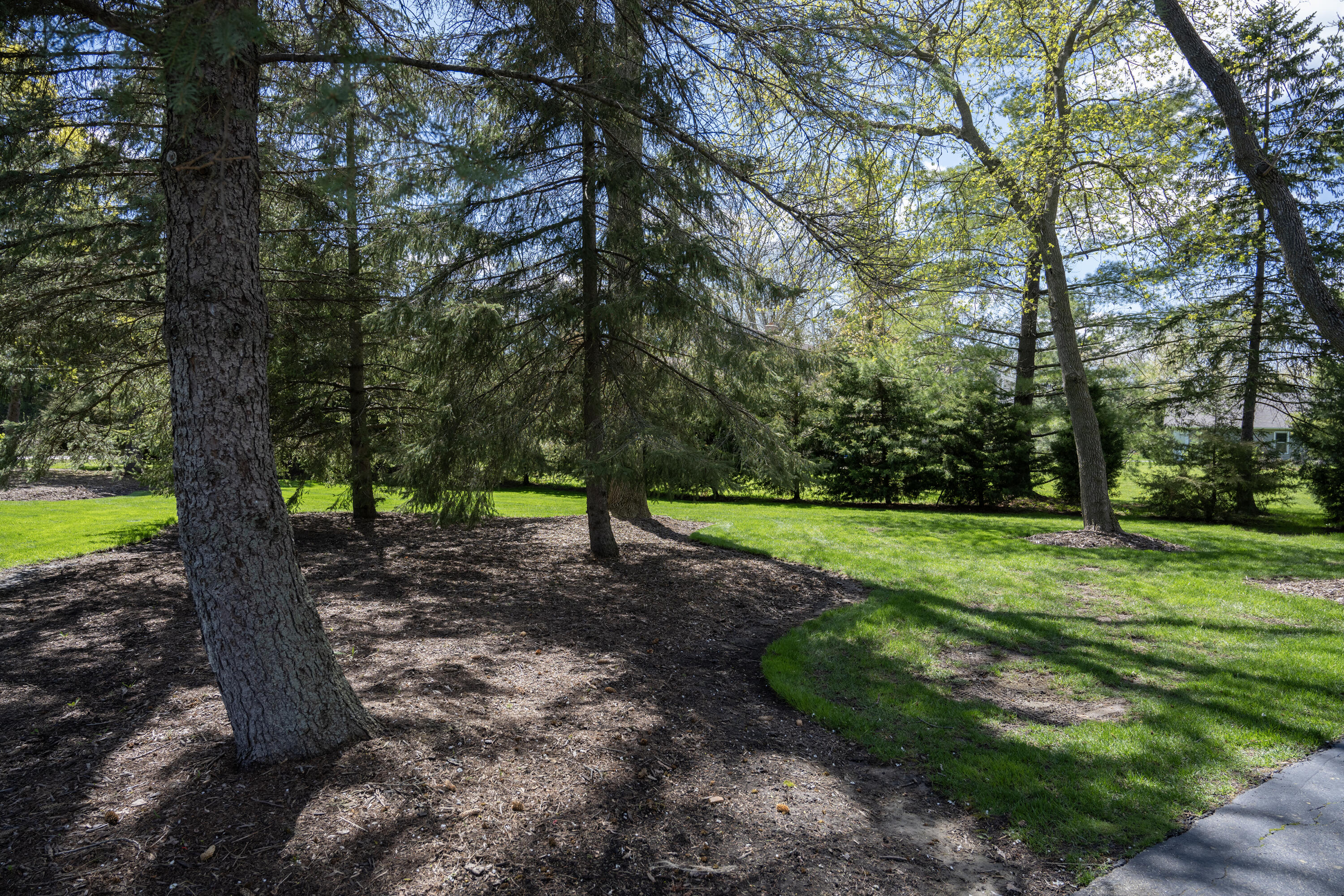 1512 West County Line Road Mequon, WI 53092 - Photo 8 of 69 Yard_1