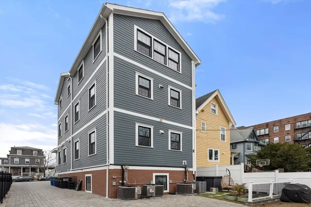 $795,000 | 144 Highland Avenue, Unit 1, Somerville, MA 02143